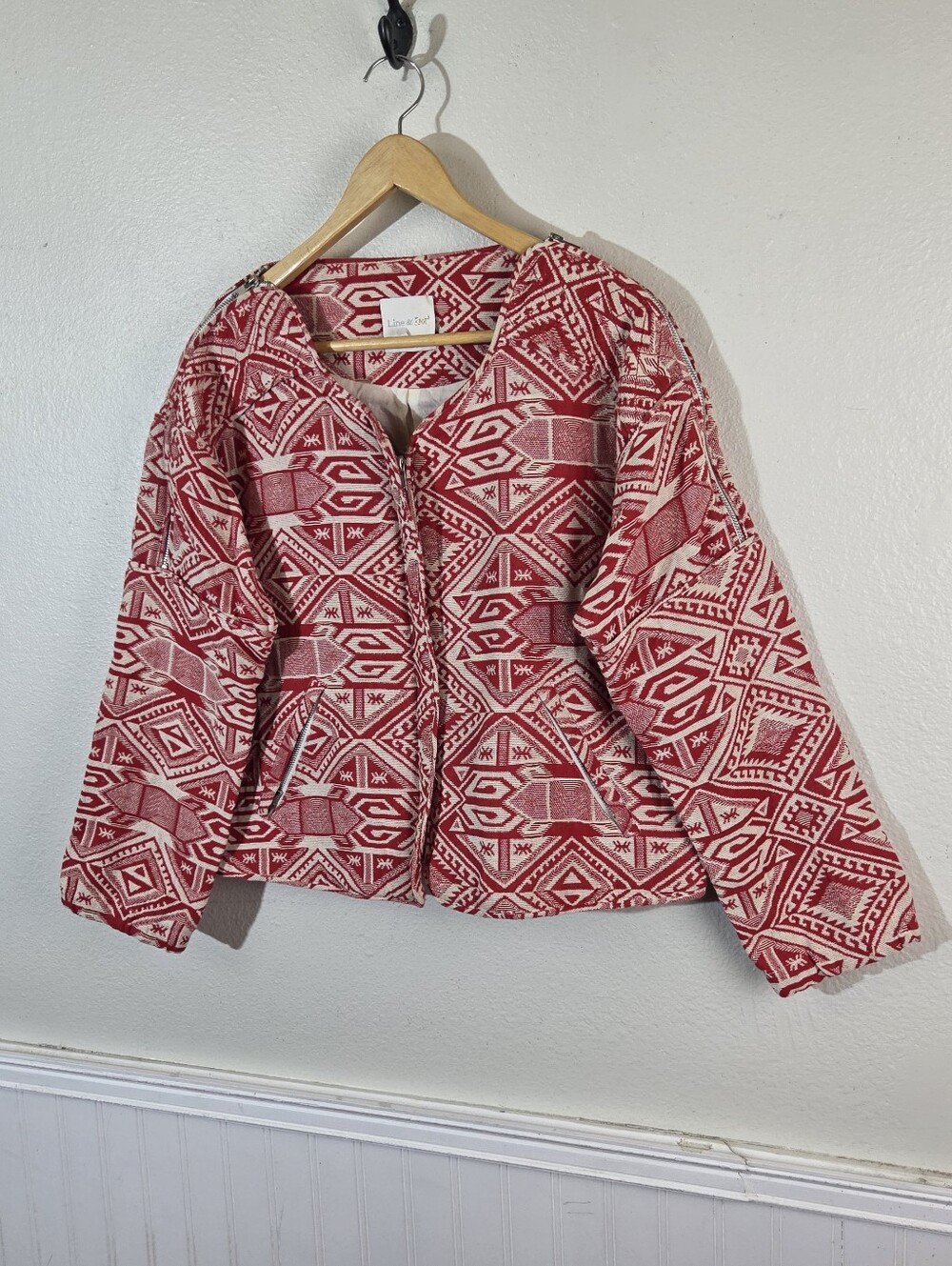 Line & Dot Red Cream Large Geometric Aztec Boho Cropped Jacket Zip Front Cotton
